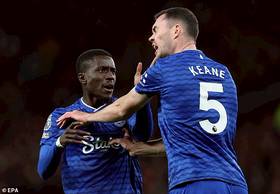 ใส่กันเอง จนโดนใบแดง